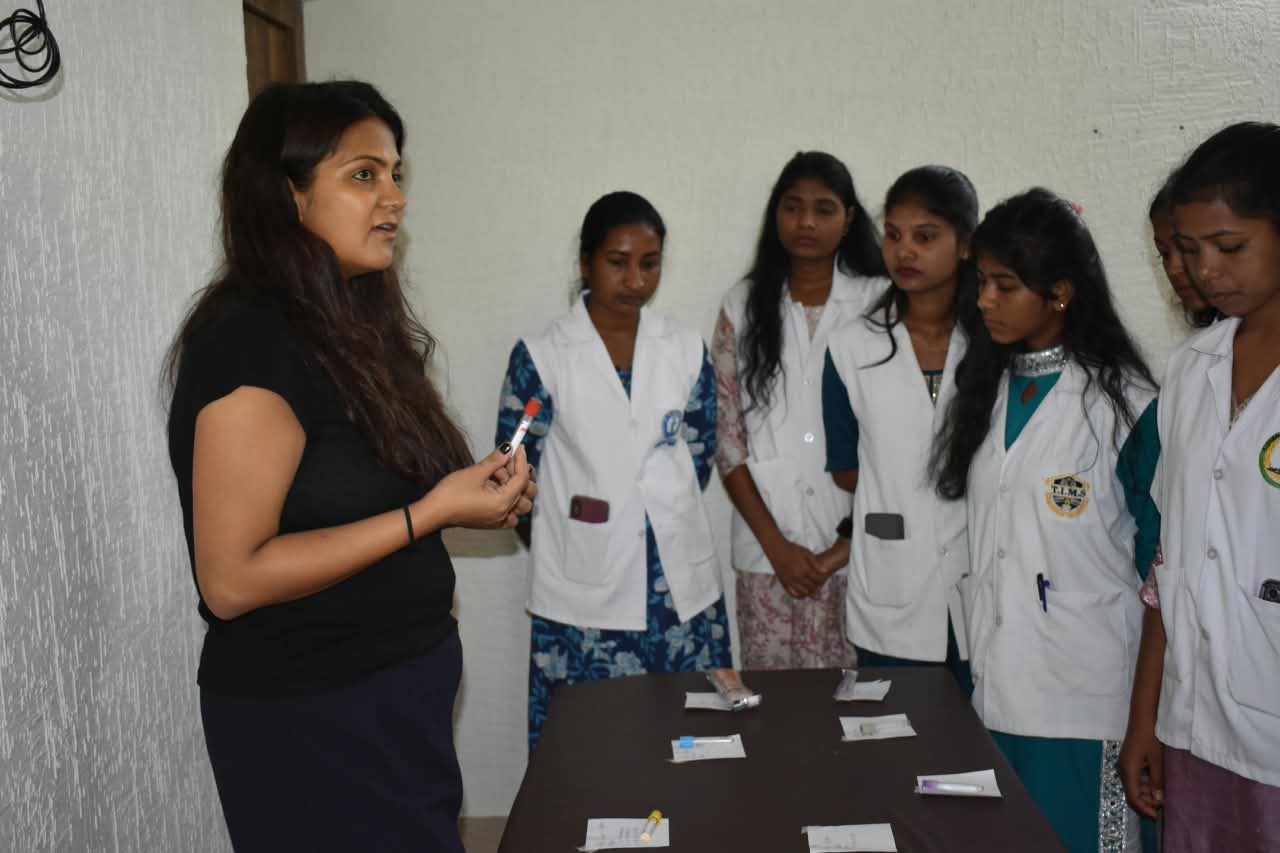 A clinical educator demonstrating equipment to nursing students