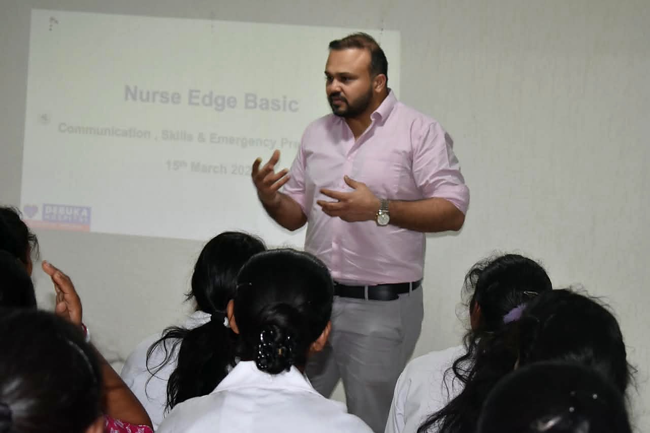Dr. Ekansh Debuka leading an educational session