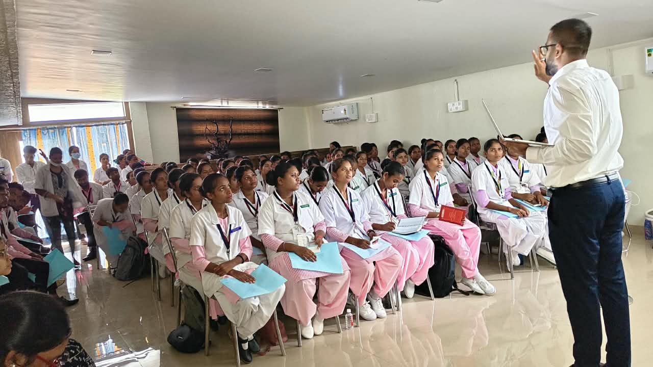 Dr. Ekansh Debuka addressing nursing students in a clinical learning session