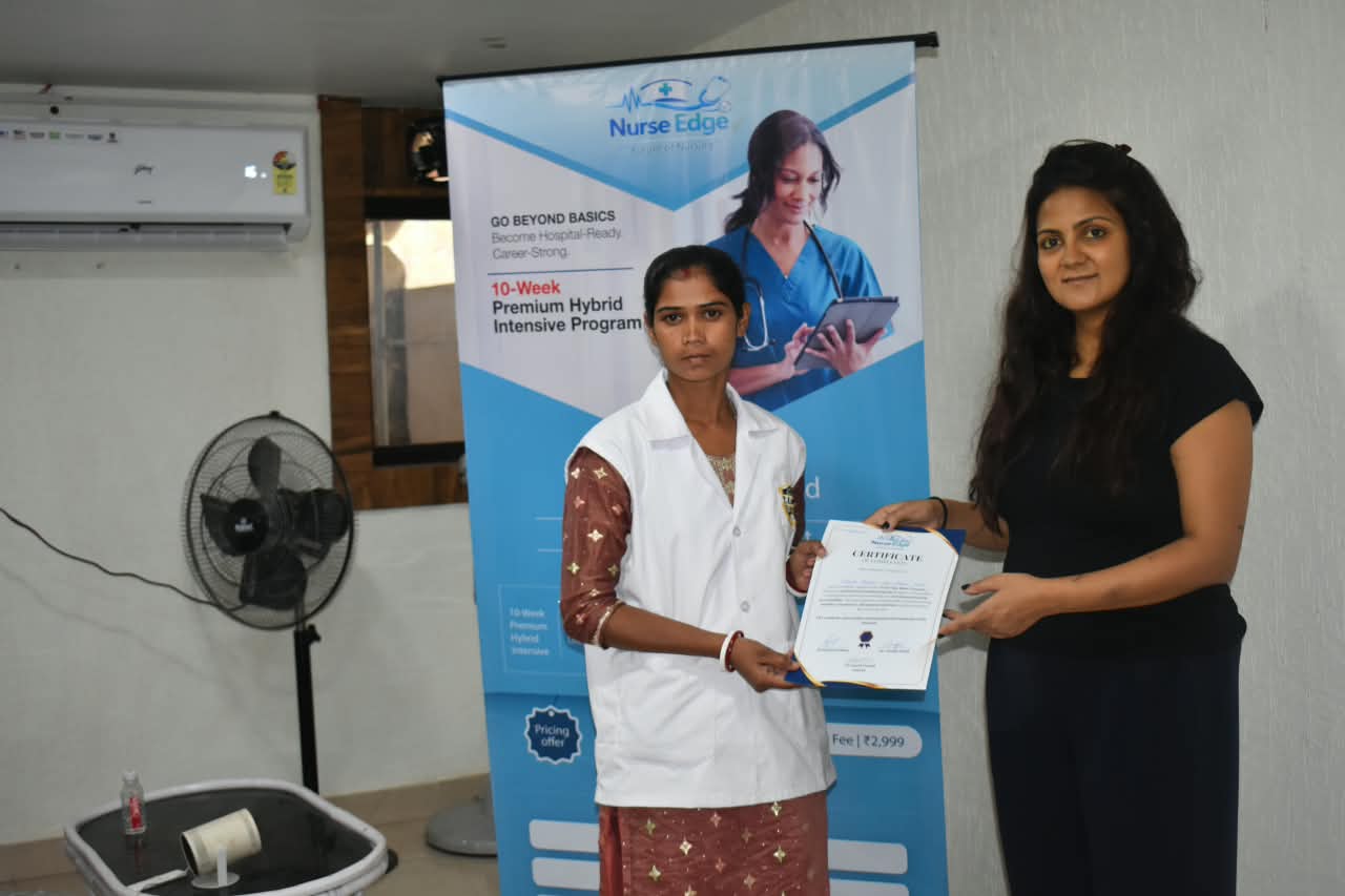 A Nurse Edge participant receiving a certificate after the programme